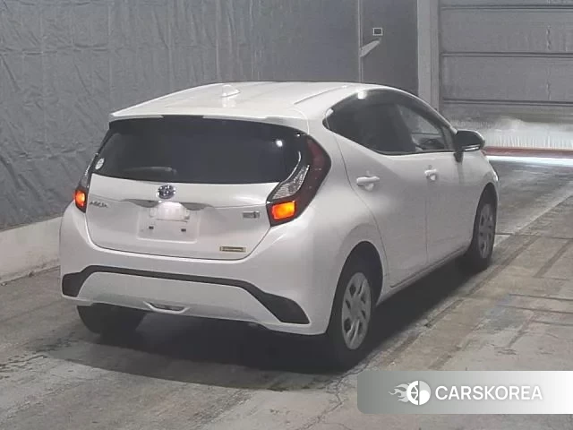 Toyota Aqua 2021 из Японии, фото 2