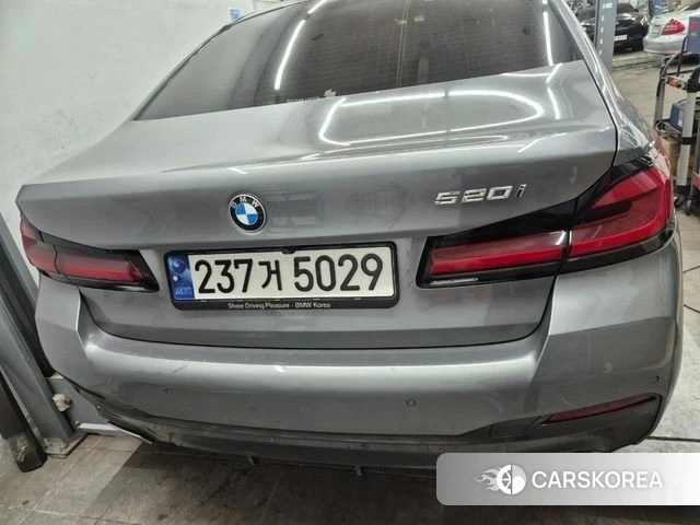 BMW 5 Series (G30) 2023 Серый из Кореи, фото 2