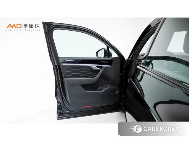 Volkswagen Touareg 2020 Черный из Китая, фото 2