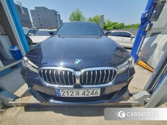 BMW 5 Series (G30) 2023 Черный из Кореи, фото 2