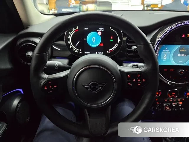 Mini Cooper 2024 Черный из Кореи, фото 2