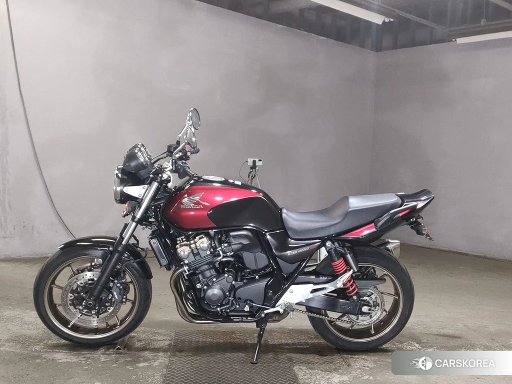 Проданный Honda CB400SF 2015 из Японии, фото 2