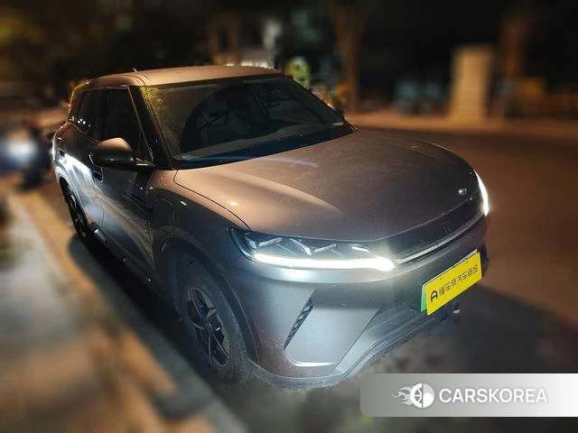 BYD Yuan UP 2024 Темно-серый из Китая, фото 2
