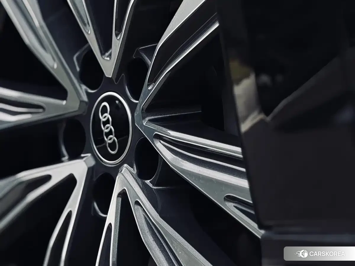 Audi A6L id 4559830 из Китая 10