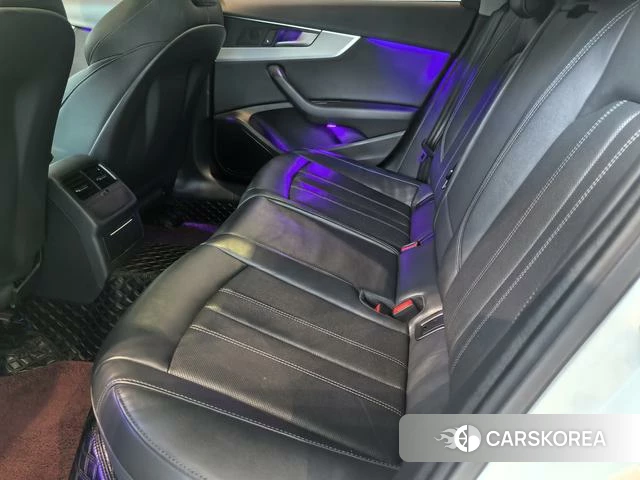Audi A4L id 4307086 из Китая 10