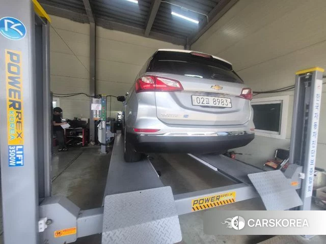 Chevrolet (GM Daewoo) Equinox 2018 Серебристо-серый из Кореи, фото 2