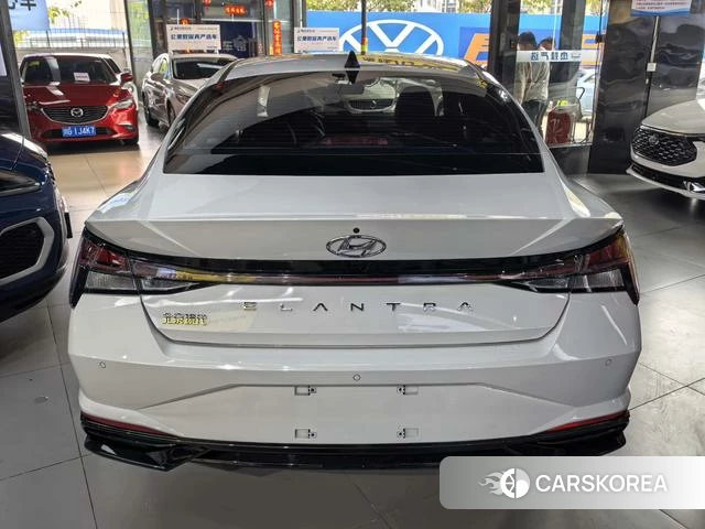 Hyundai Elantra 2023 Белый из Китая, фото 2