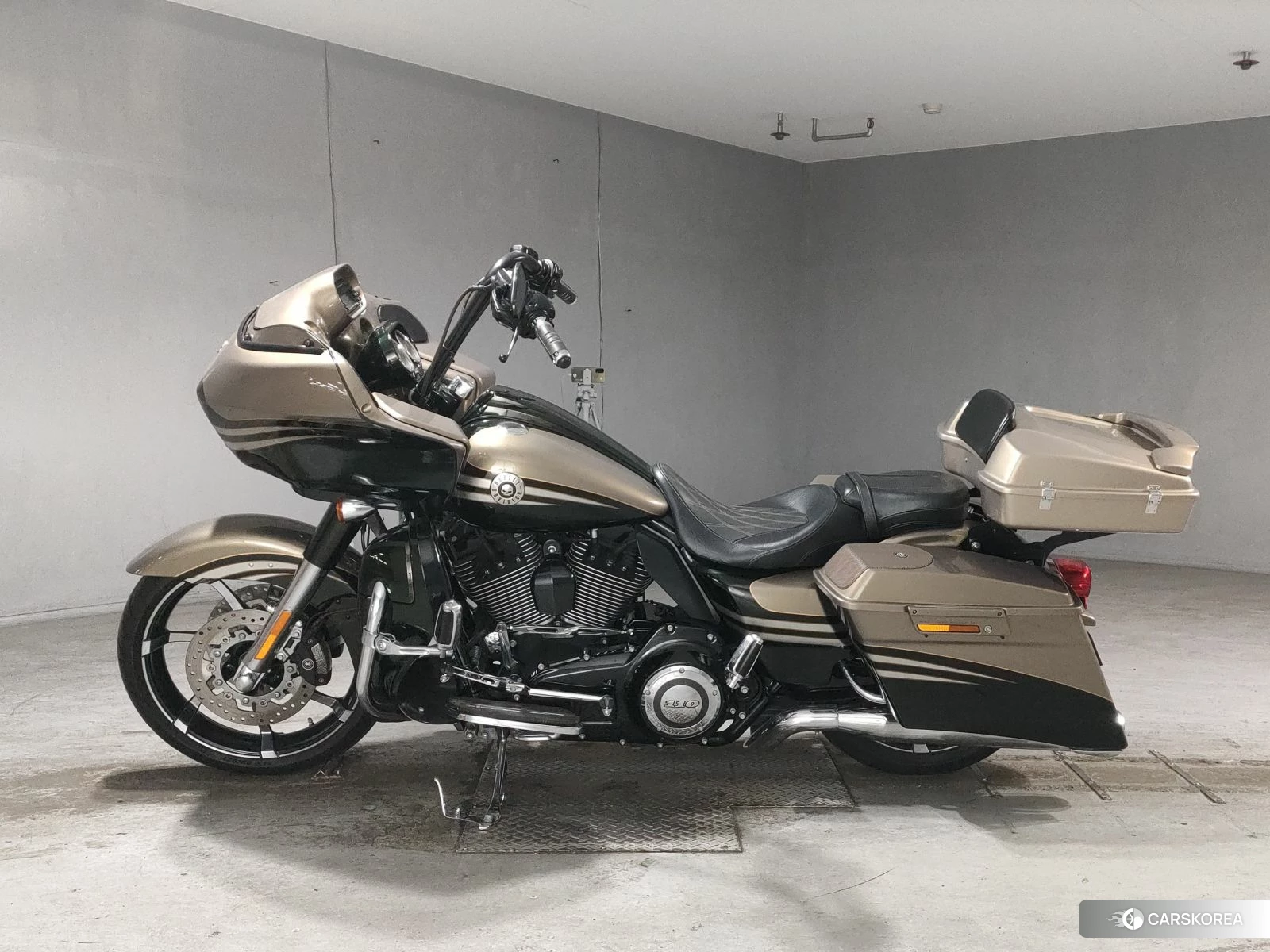 Проданный Harley-Davidson Road Glide FLTRXSE1800 CVO 2013 из Японии, фото 4