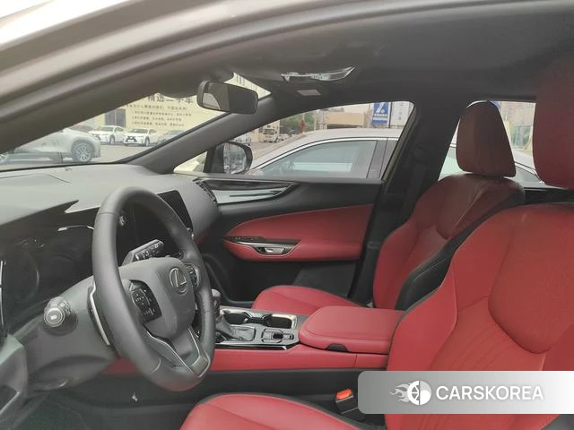 Lexus NX 2026 Серебристо-серый из Китая, фото 2
