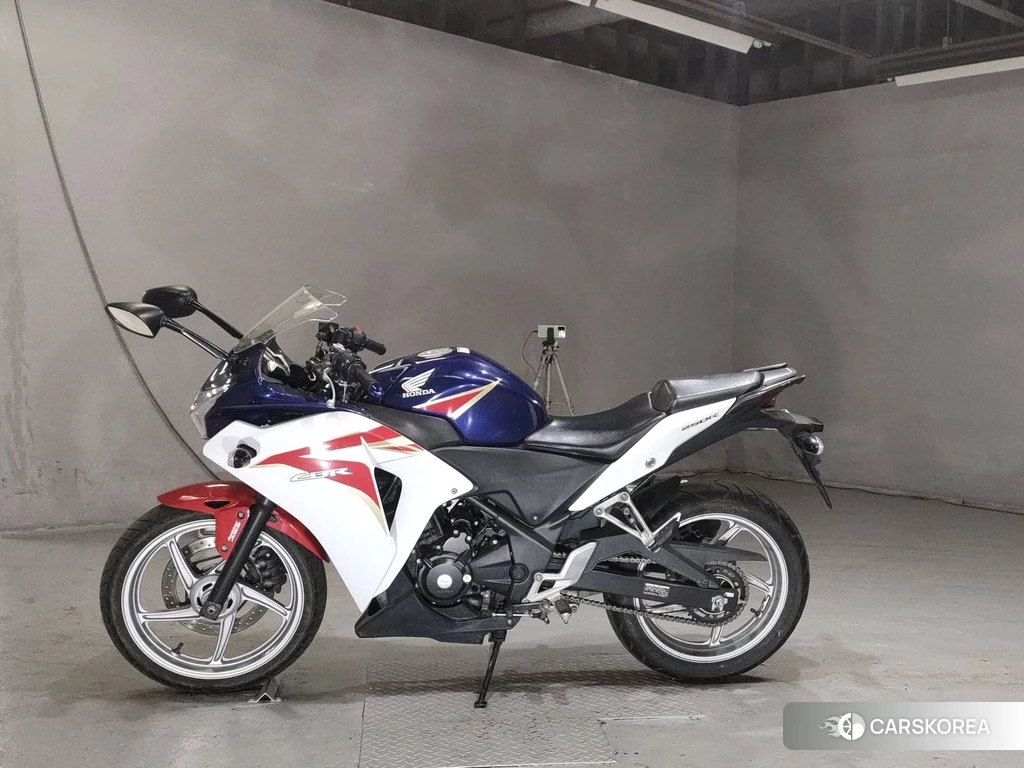 Проданный Honda CBR250R 2011 из Японии