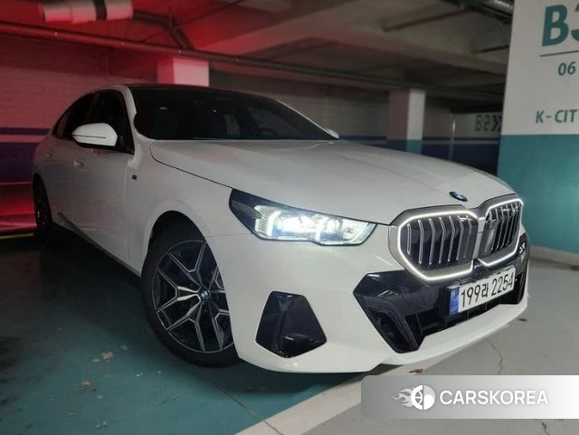 BMW 5 Series (G60) 2024 Белый из Кореи, фото 2