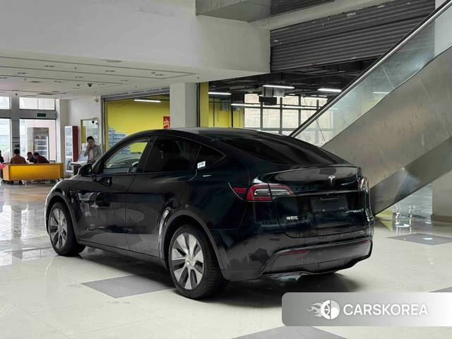 Tesla Model Y 2022 Черный из Китая, фото 2
