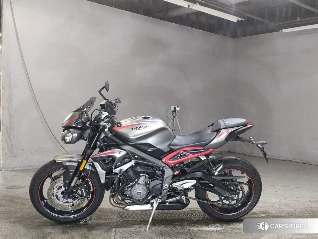 Проданный Triumph STREET TRIPLE R 2021 из Японии, фото 2