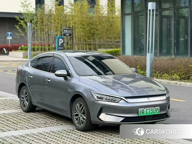 BYD Qin PLUS EV 2023 Серебристо-серый из Китая, фото 2