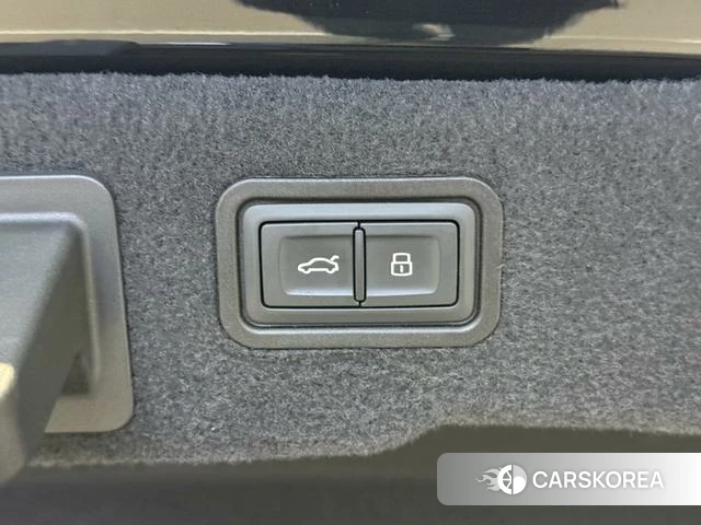 Audi A8 2021 Черный из Китая, фото 3