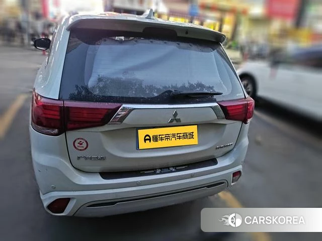Mitsubishi  Outlander 2021 Белый из Китая, фото 2