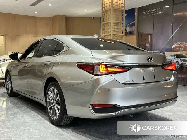 Lexus ES id 4278307 из Китая 11