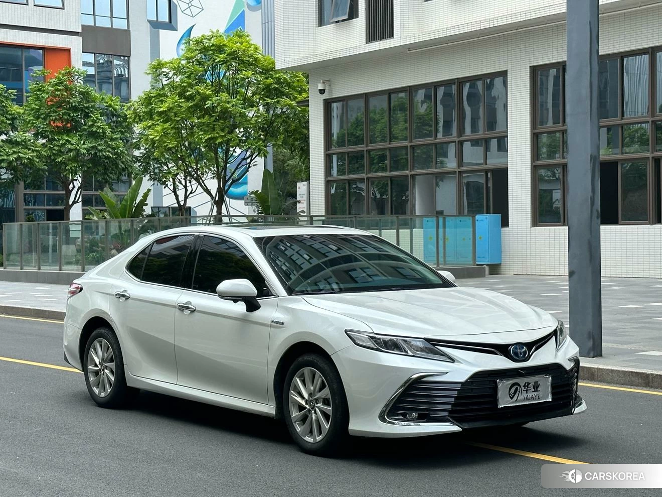 Toyota Camry 2021 Белый из Китая, фото 2