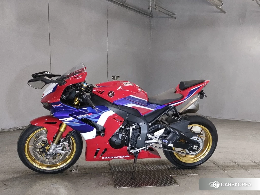 Проданный Honda CBR1000RR-R FIREBLADE SP 2023 из Японии, фото 2