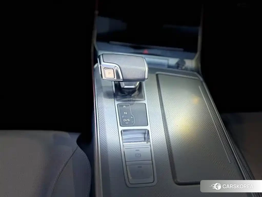Audi A6L id 4576591 из Китая 9