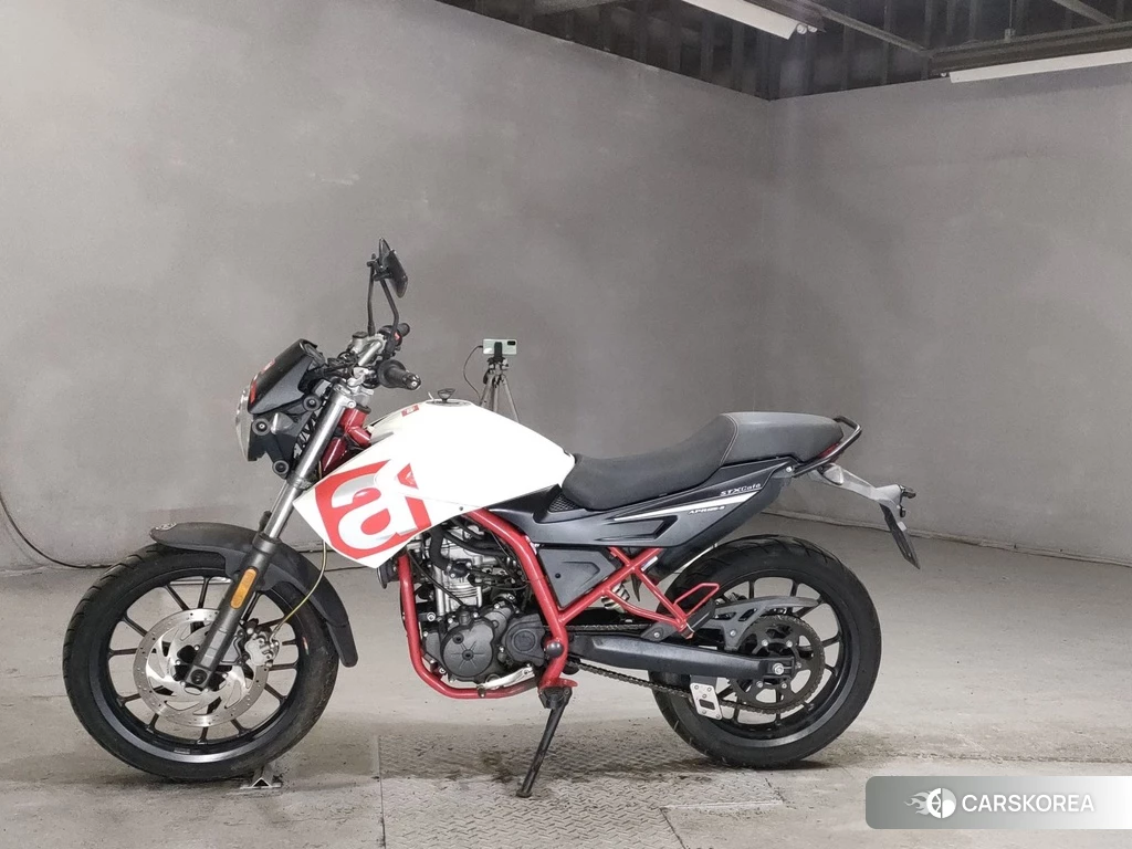 Проданный Aprilia STX125 CAFE 2015 из Японии, фото 2