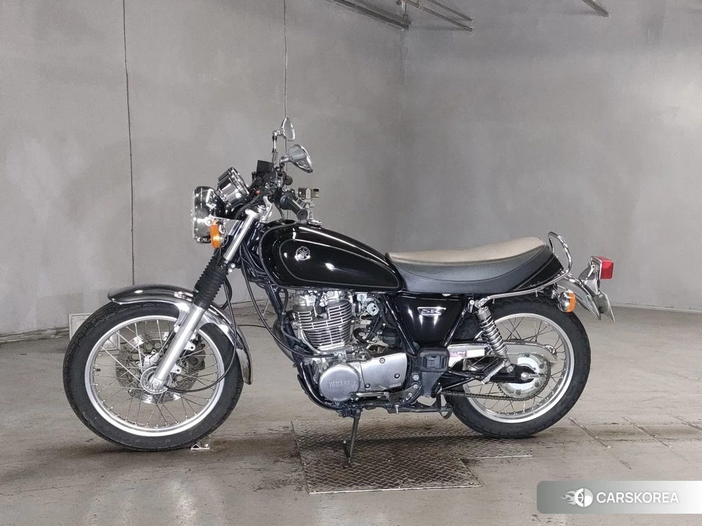 Проданный Yamaha SR 400 2018 из Японии