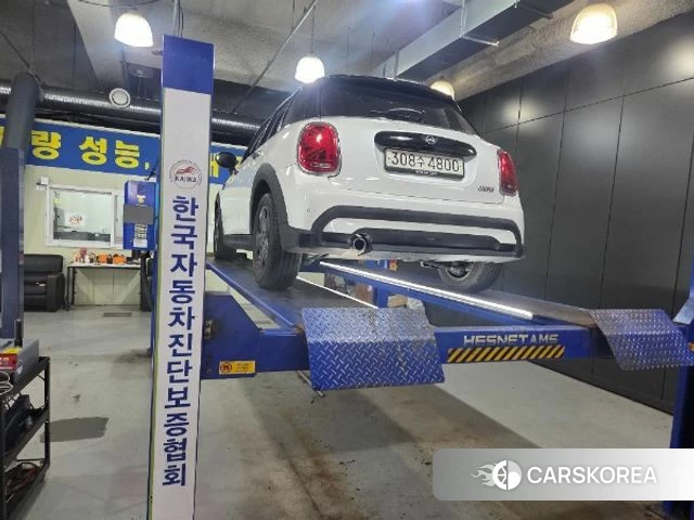 Mini Cooper 2023 Белый из Кореи, фото 2