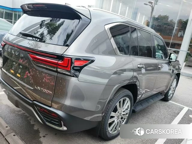 Lexus LX 2025 Серебристо-серый из Китая, фото 6