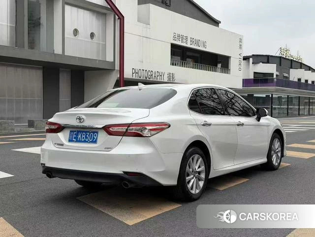 Toyota Camry 2022 Белый из Китая, фото 2
