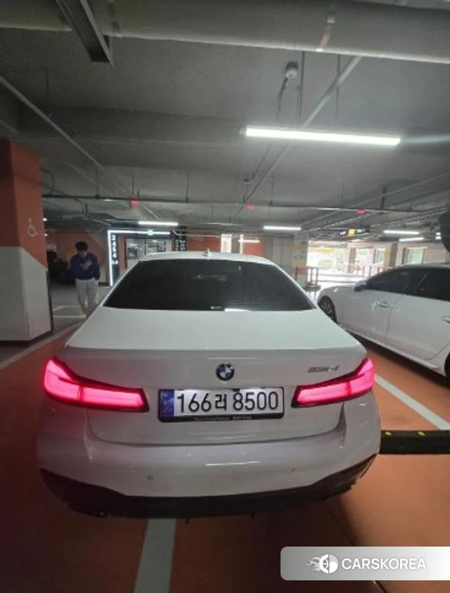 BMW 5 Series (G30) 2022 Белый из Кореи, фото 2