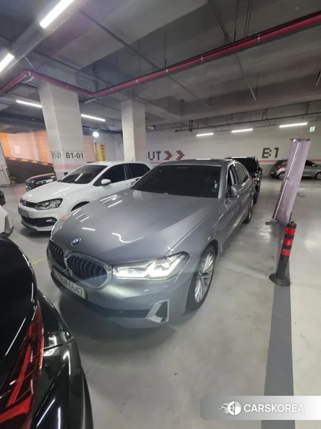 BMW 5 Series (G30) 2022 Серебристо-серый из Кореи, фото 2