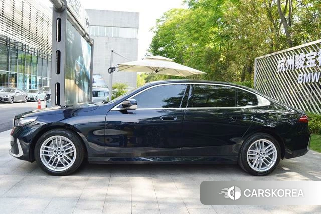 BMW 5 series 2025 Черный из Китая, фото 6