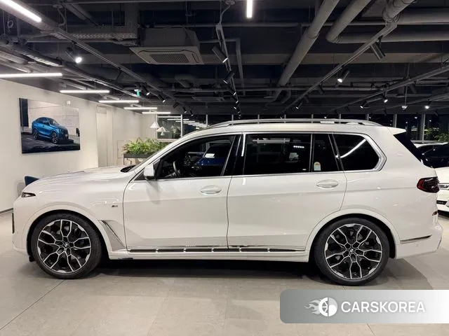 BMW X7 (G07) 2025 Белый из Кореи, фото 2
