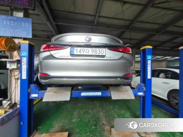 Lexus ES300h 7th generation 2019 Серебристо-серый из Кореи, фото 2