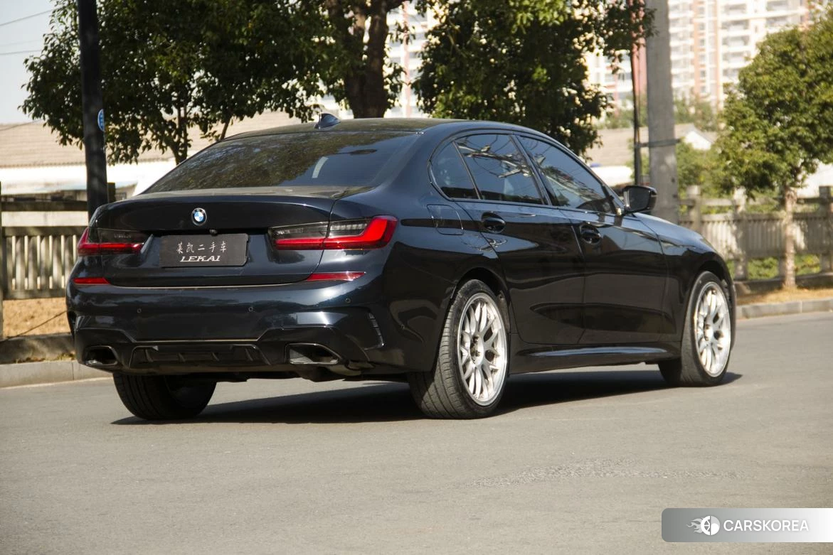BMW 3 series 2022 Черный из Китая, фото 2