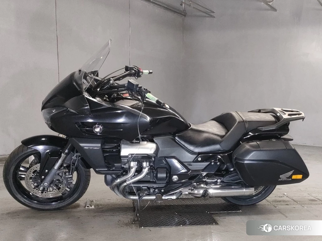 Проданный Honda CTX1300 2014 из Японии