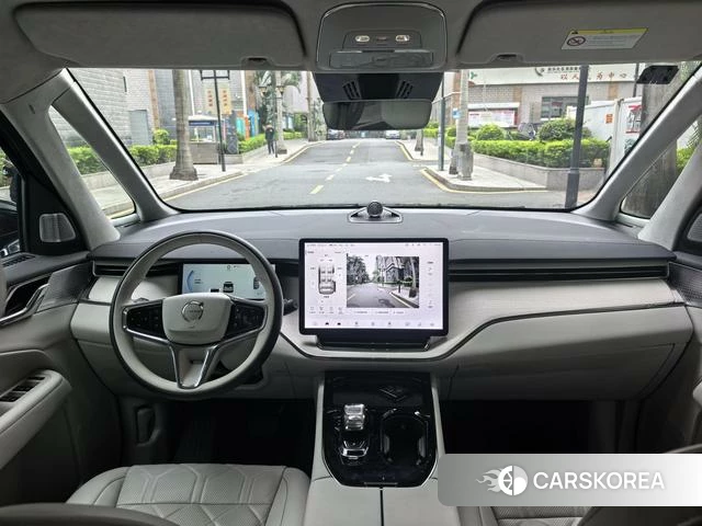 Volvo EM90 2024 Черный из Китая, фото 6