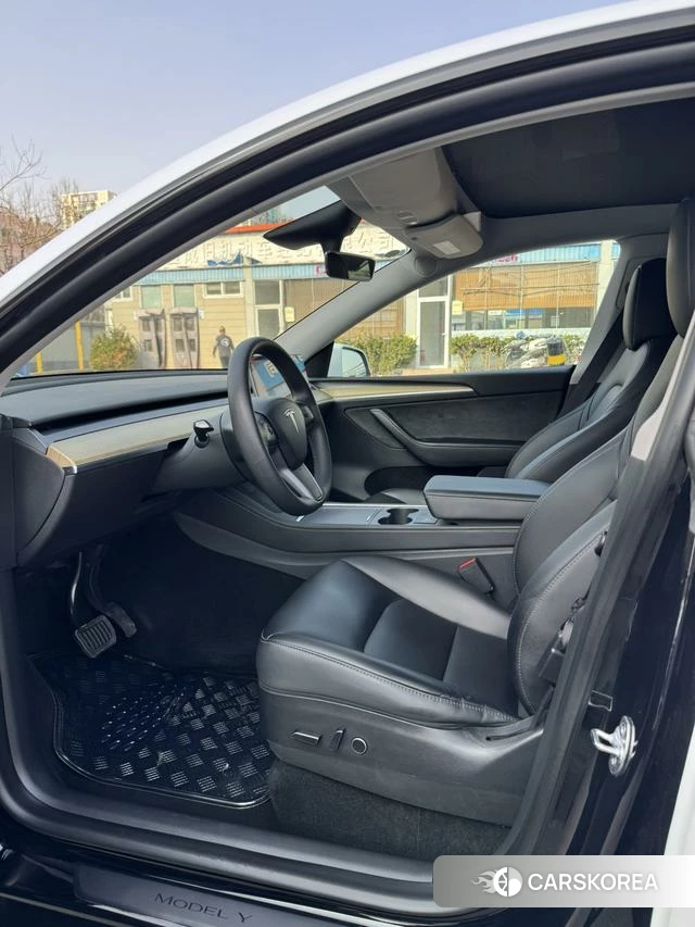 Tesla Model Y 2023 Белый из Китая, фото 3