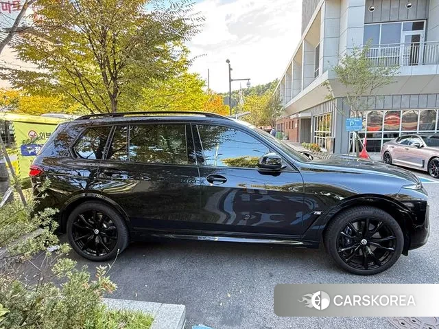 BMW X7 (G07) 2023 Черный из Кореи, фото 2