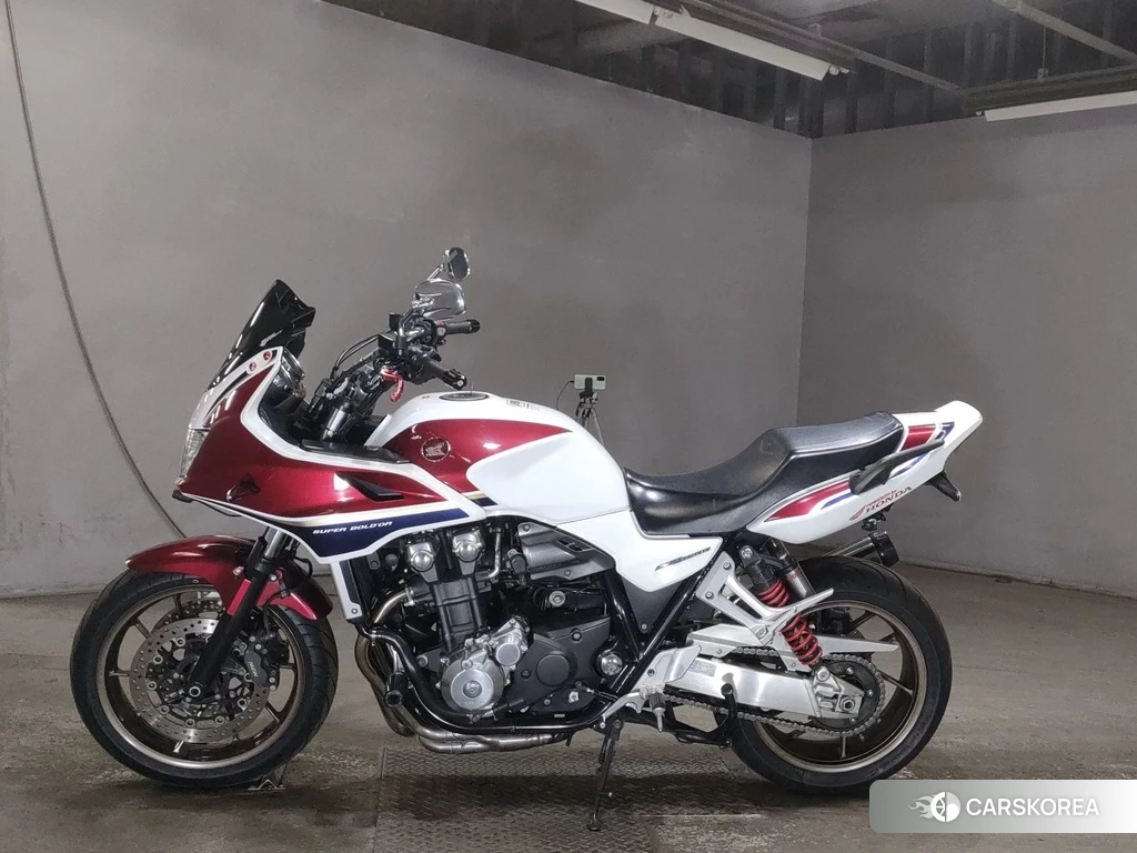 Проданный Honda CB1300SF BOLDOR 2018 из Японии, фото 2