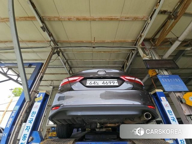 Toyota Camry (XV70) 2018 Серый из Кореи, фото 2