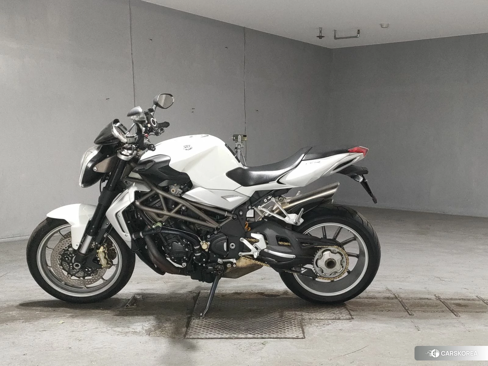 Проданный MV AGUSTA BRUTALE 990R 2010 из Японии, фото 3