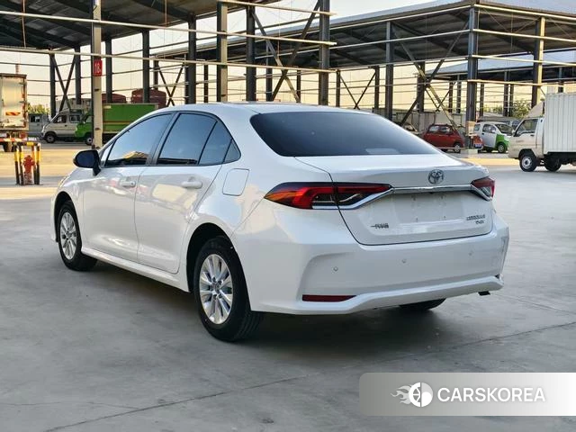 Toyota Corolla 2021 Белый из Китая, фото 2