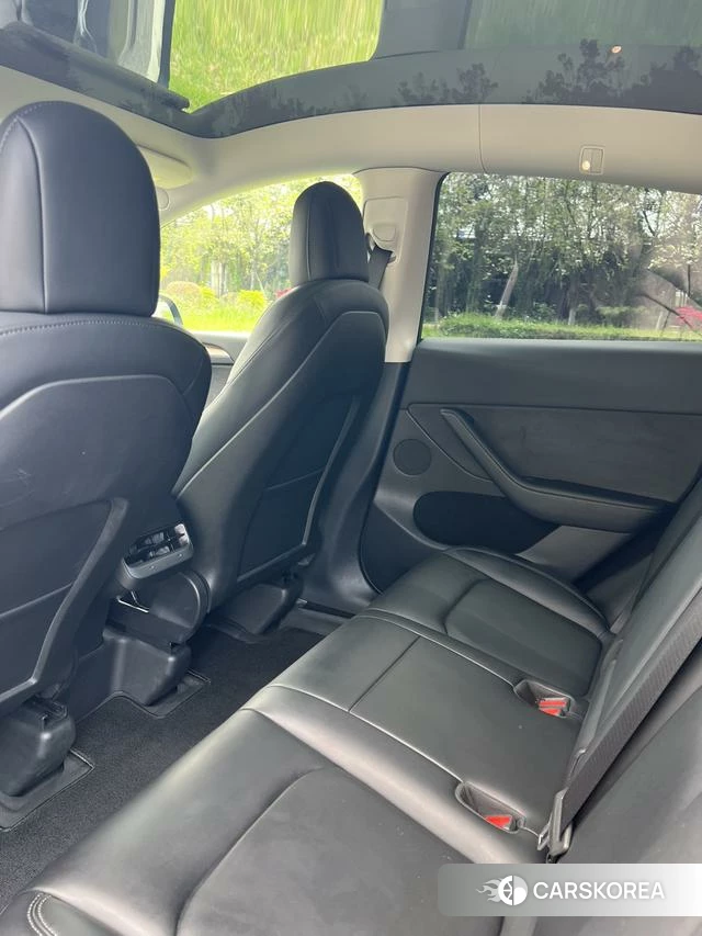 Tesla Model Y 2022 Черный из Китая, фото 2