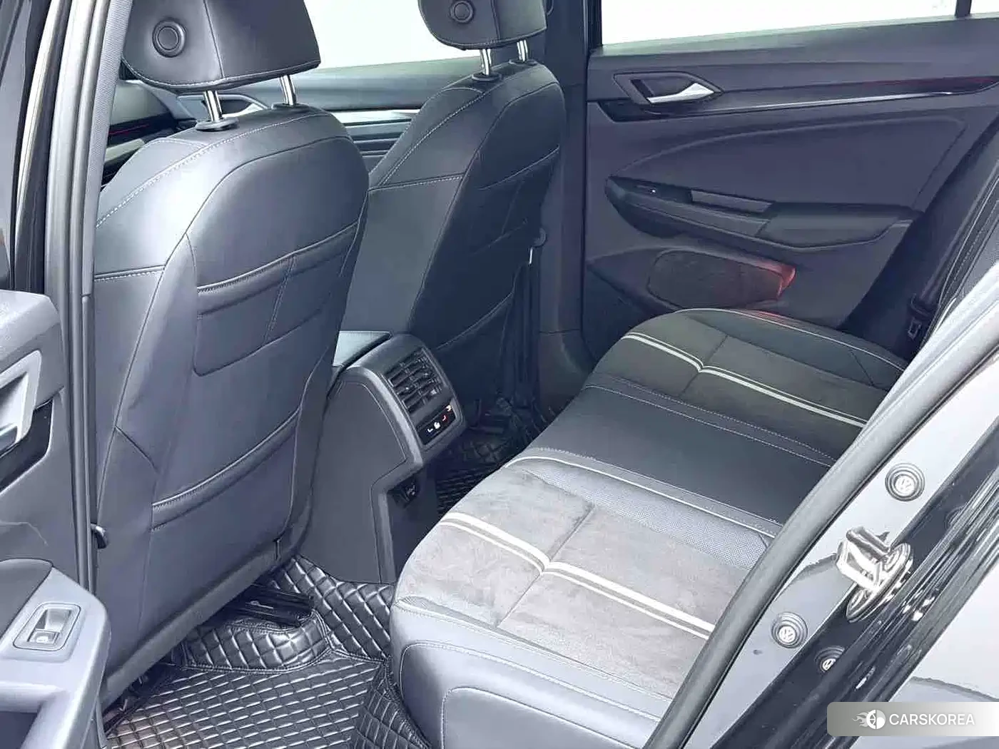 Volkswagen Golf 2023 Черный из Китая, фото 2