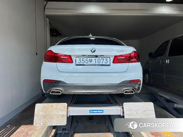 BMW 5 Series (G30) 2019 Белый из Кореи, фото 2