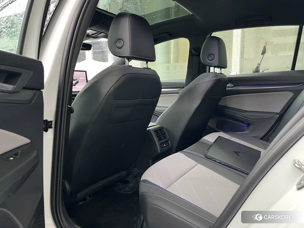 Volkswagen Golf 2024 Белый из Китая, фото 2