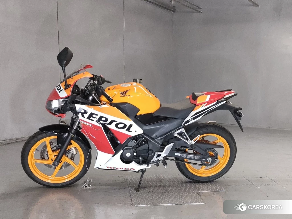 Проданный Honda CBR250R 2015 из Японии