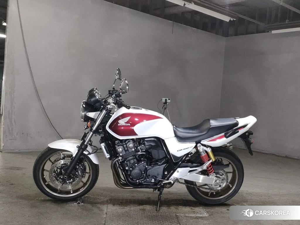 Проданный Honda CB400SF 2018 из Японии