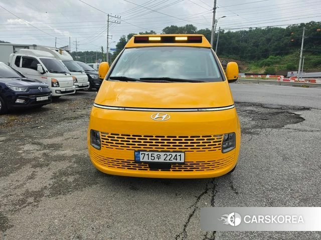 Hyundai Staria 2022 Желтый из Кореи, фото 4